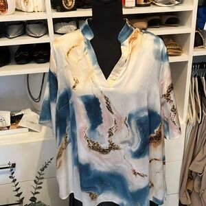 Women’s size 1X multi-color vacation blouse.
